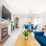 99b Hibiscus - Spacious 2-bedroom With Pool Views カルヴォエイロ