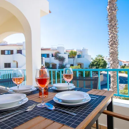 99b Hibiscus - Spacious 2-bedroom With Pool Views Appartement