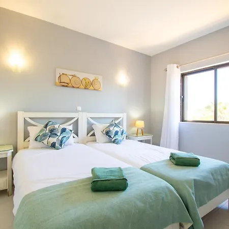 Apartment 99b Hibiscus - Spacious 2-bedroom With Pool Views Carvoeiro (Lagoa)