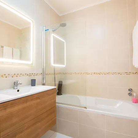99b Hibiscus - Spacious 2-bedroom With Pool Views Appartement *