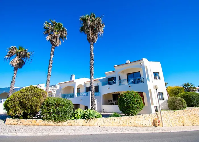 99b Hibiscus - Spacious 2-bedroom With Pool Views