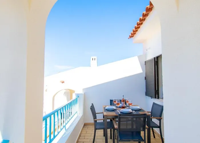 99b Hibiscus - Spacious 2-bedroom With Pool Views Apartmán *