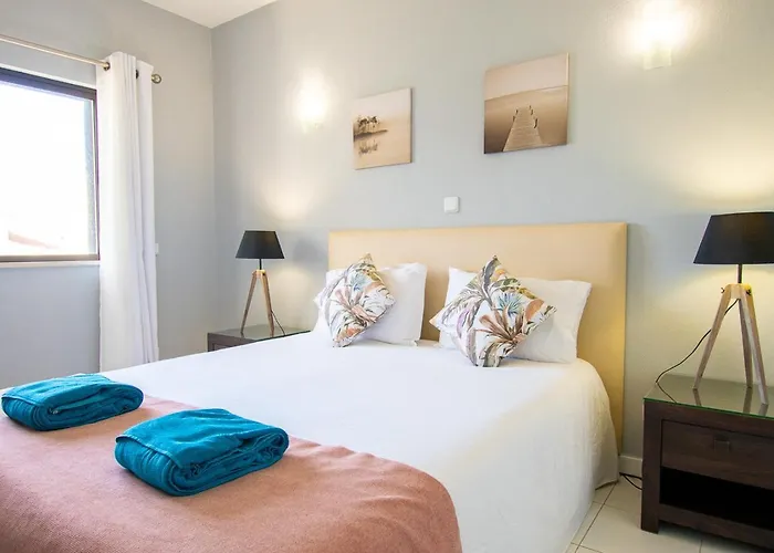 99b Hibiscus - Spacious 2-bedroom With Pool Views Καρβοέιρο