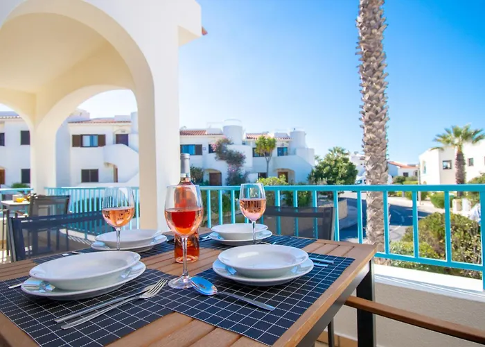 99b Hibiscus - Spacious 2-bedroom With Pool Views Διαμέρισμα