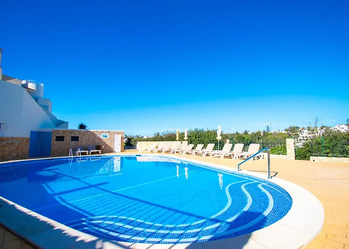 99b Hibiscus - Spacious 2-bedroom With Pool Views Apartmán