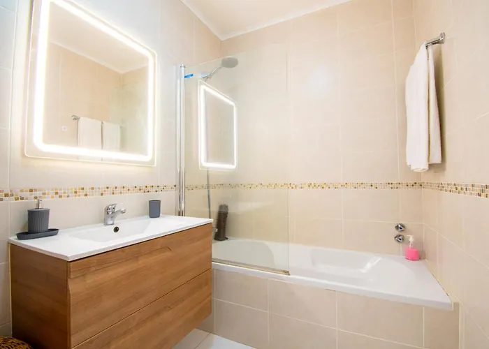 99b Hibiscus - Spacious 2-bedroom With Pool Views Διαμέρισμα *