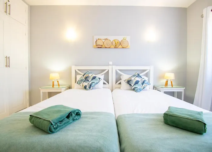 99b Hibiscus - Spacious 2-bedroom With Pool Views Διαμέρισμα Καρβοέιρο