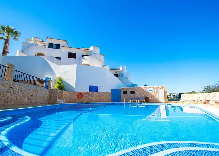 99b Hibiscus - Spacious 2-bedroom With Pool Views Καρβοέιρο