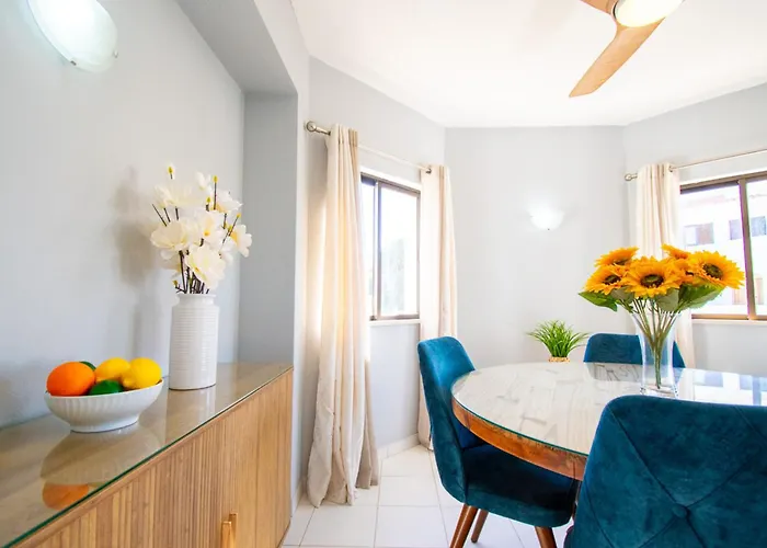 99b Hibiscus - Spacious 2-bedroom With Pool Views Διαμέρισμα