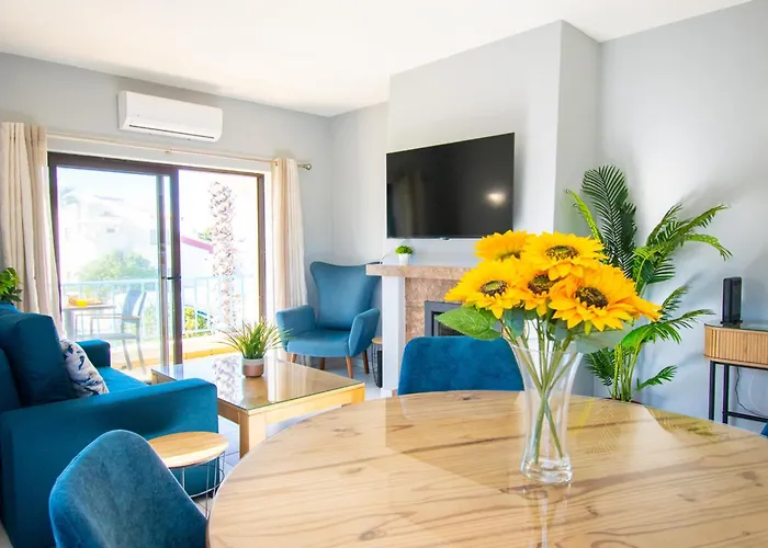 99b Hibiscus - Spacious 2-bedroom With Pool Views Καρβοέιρο